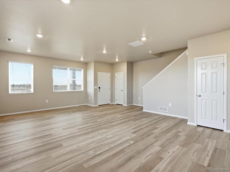 Spacious, unfurnished interior of a new home in , Aurora (Image 17).