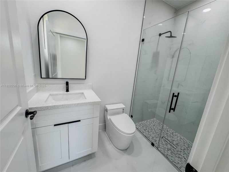 Spacious, unfurnished interior of a new home in , Lehigh Acres (Image 6).