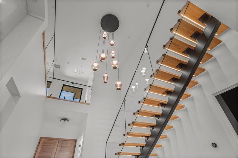 Spacious, unfurnished interior of a new home in , Dallas (Image 28).