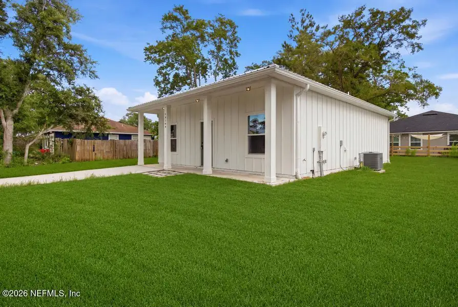 Exterior details and patio area of a home in , Jacksonville (Image 15).