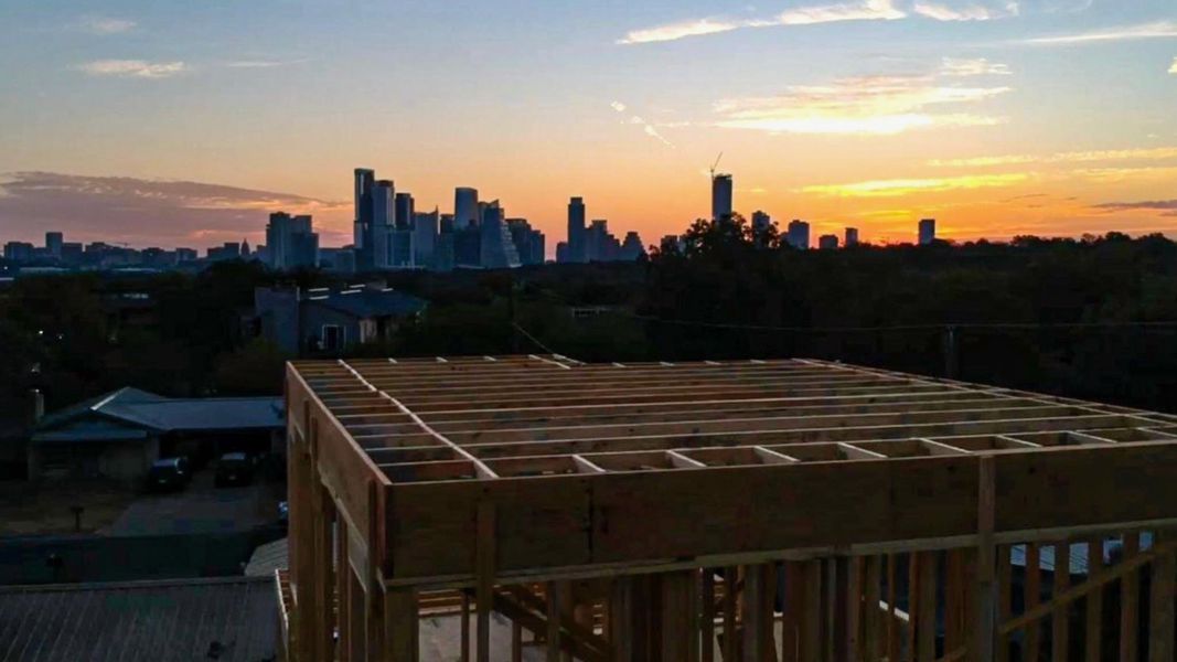 Amazing downtown Austin sunrise view from rooftop level