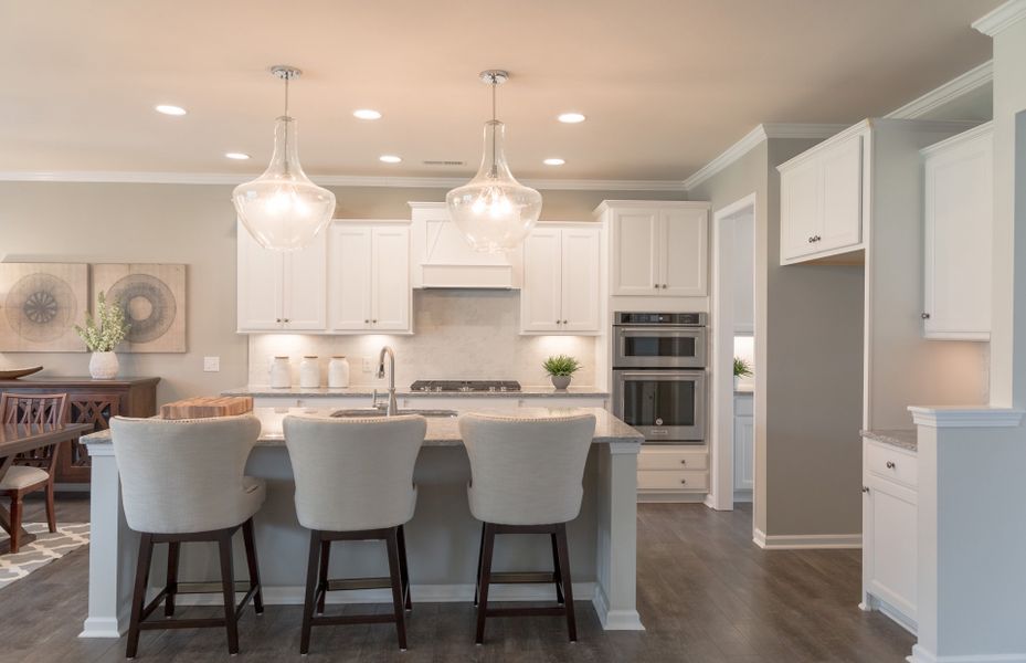 Spacious Gourmet Kitchen w/Large Island