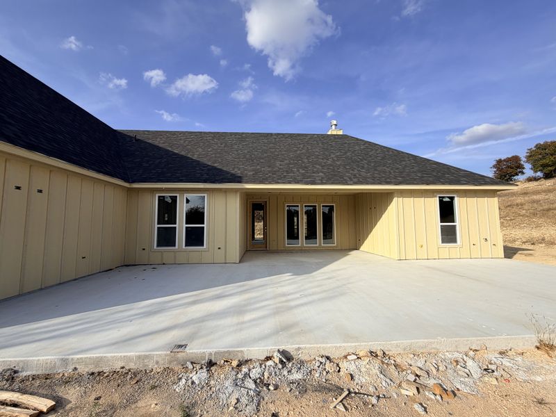 Front exterior of a new home in Saddle Crest Estates, Weatherford, TX, highlighting curb appeal (Image 6).