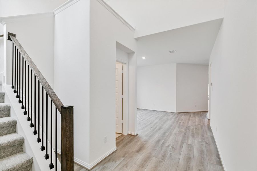 Spacious, unfurnished interior of a new home in Ellis Cove, Seabrook (Image 28).