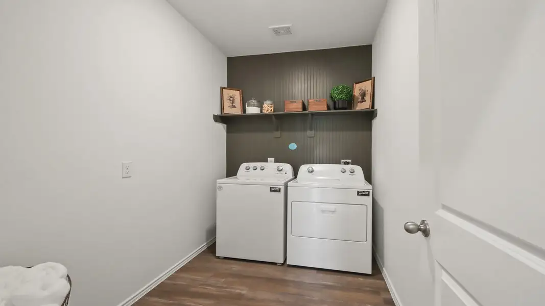 Furnished interior view inside a new home in Venetian Pines, Conroe (Image 15).