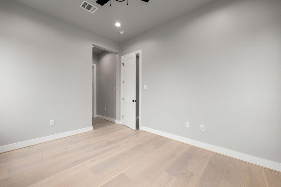 Spacious, unfurnished interior of a new home in , Houston (Image 20).