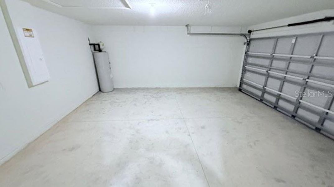 Spacious, unfurnished interior of a new home in , Palm Coast (Image 13).