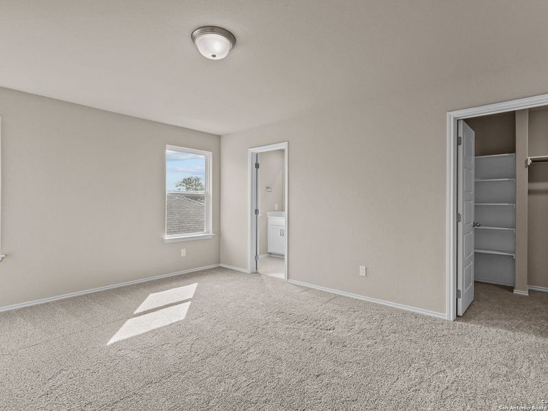 Spacious, unfurnished interior of a new home in Royal Crest, San Antonio (Image 30).