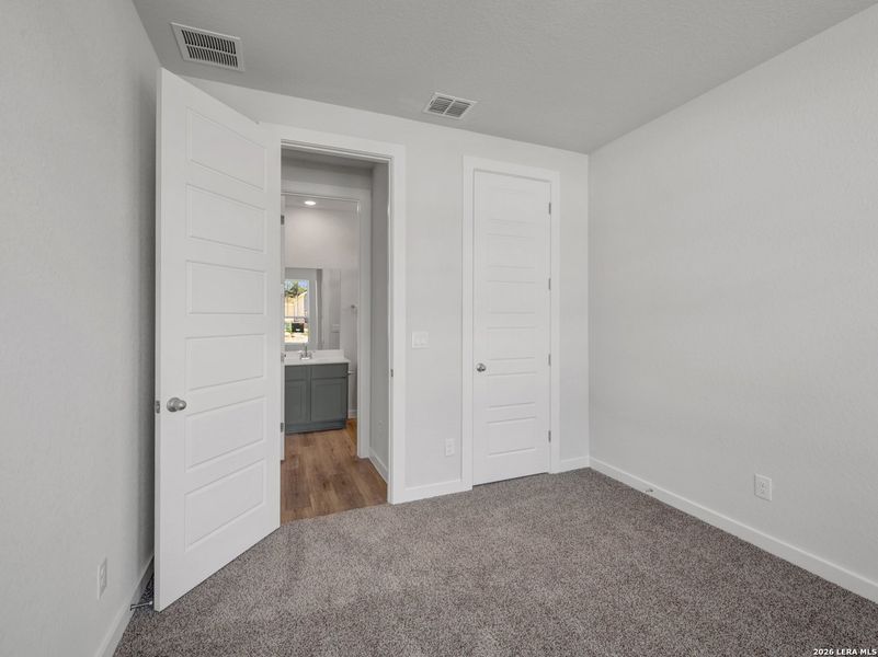 Spacious, unfurnished interior of a new home in , San Antonio (Image 27).
