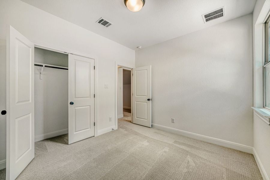 Spacious, unfurnished interior of a new home in The Porch at Du Pre, Buda (Image 17). Spacious, unfurnished interior of a new home in The Porch at Du Pre, Buda (Image 17).