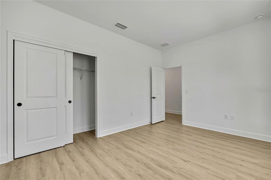 Spacious, unfurnished interior of a new home in , Weeki Wachee (Image 30).