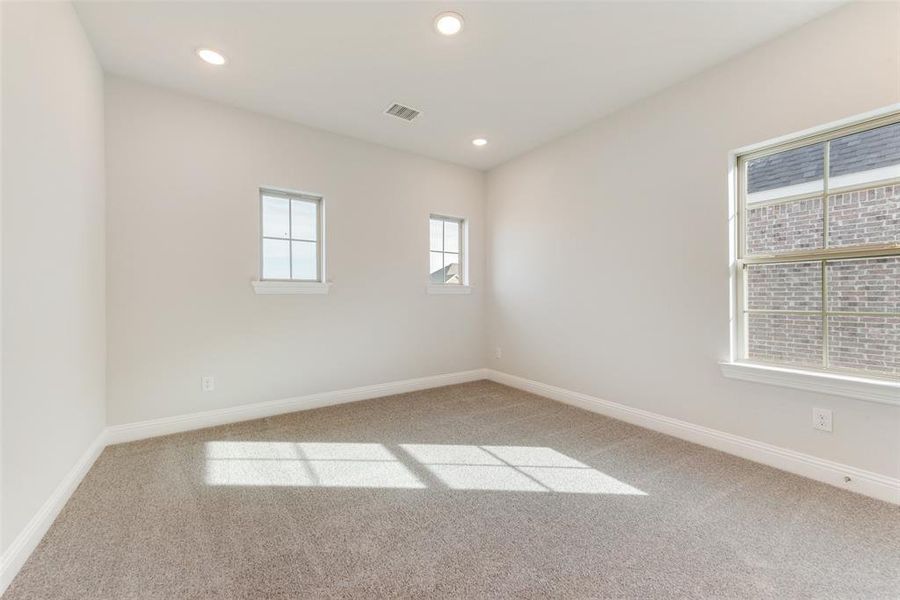 Spacious, unfurnished interior of a new home in Villages of Creekwood, Frisco (Image 19).
