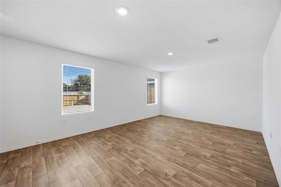 Spacious, unfurnished interior of a new home in Legacy Village, Houston (Image 17). Spacious, unfurnished interior of a new home in Legacy Village, Houston (Image 17).