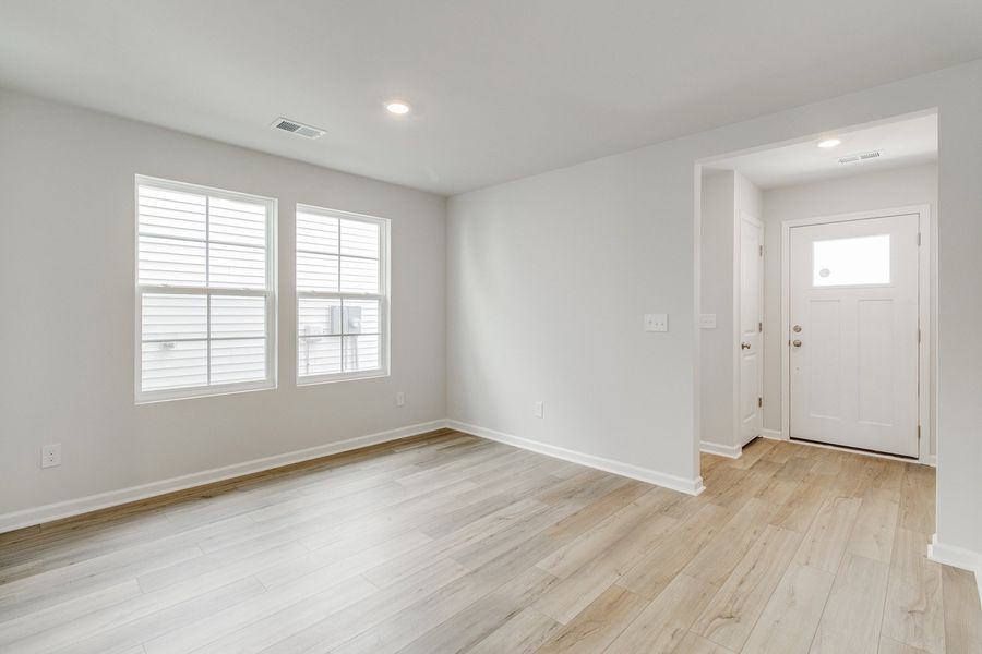 Spacious, unfurnished interior of a new home in Winston Point, Gilbert (Image 14).