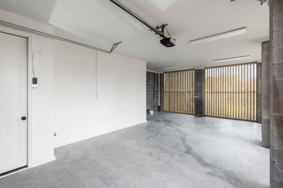 Spacious, unfurnished interior of a new home in , Charleston (Image 20).