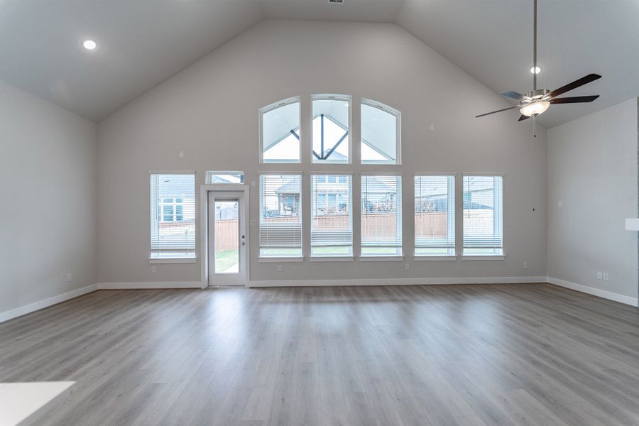 Spacious, unfurnished interior of a new home in Sunfield, Mustang Ridge (Image 10).