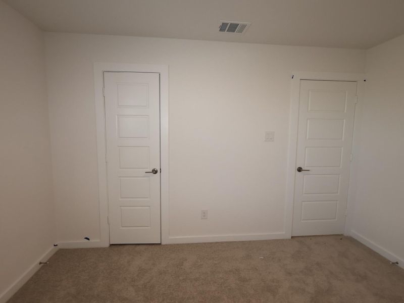 Spacious, unfurnished interior of a new home in Miller's Pond, Rosenberg (Image 32).