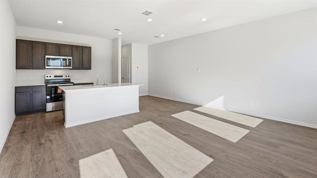 Spacious, unfurnished interior of a new home in Arbor Trails South, Princeton (Image 27).