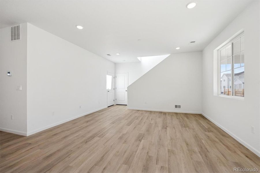 Spacious, unfurnished interior of a new home in The Aurora Highlands, Aurora (Image 16).