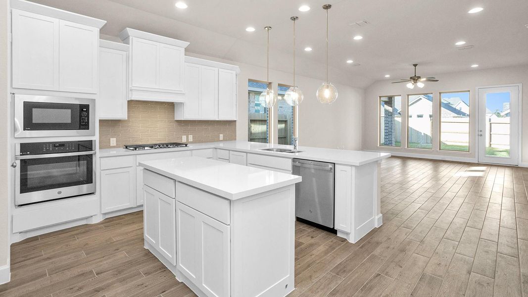 Furnished interior view inside a new home in Escondido 45', Magnolia (Image 5).