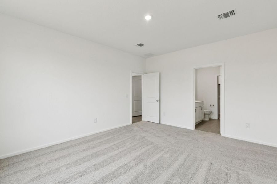 Spacious, unfurnished interior of a new home in Windcress, Cove (Image 24).