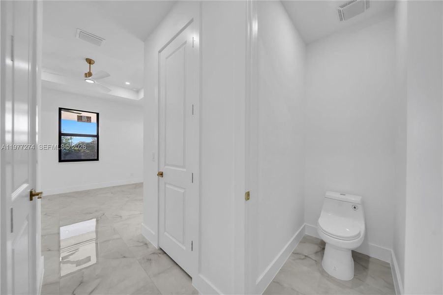 Spacious, unfurnished interior of a new home in , Cape Coral (Image 18).