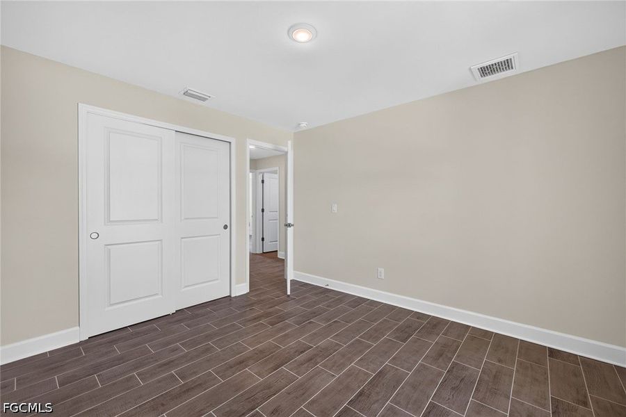 Spacious, unfurnished interior of a new home in Cape Coral, Cape Coral (Image 21).
