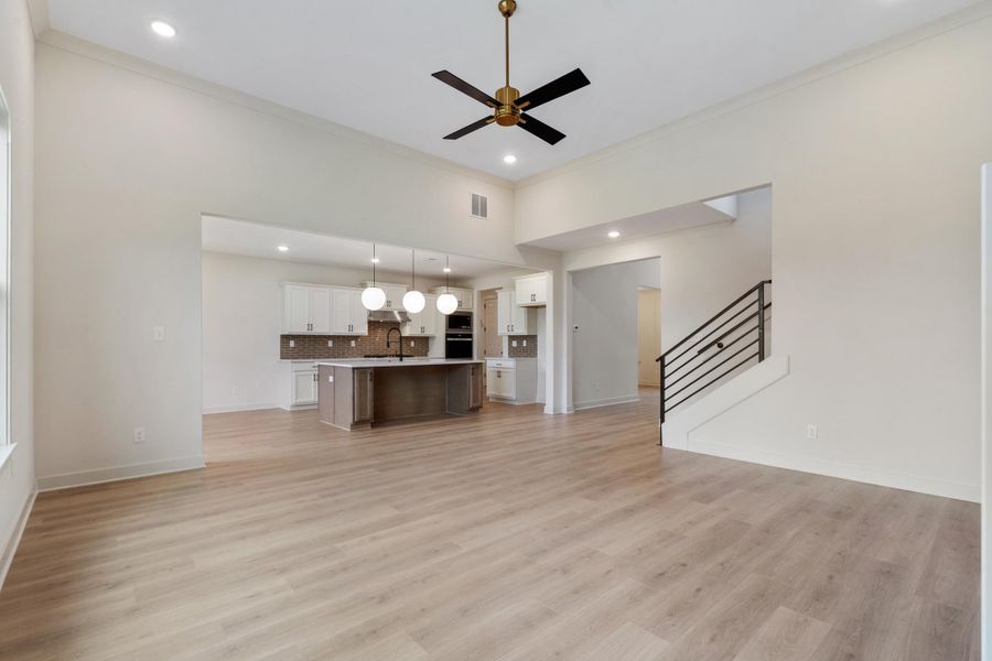 Spacious, unfurnished interior of a new home in White Oak, Arlington (Image 16).