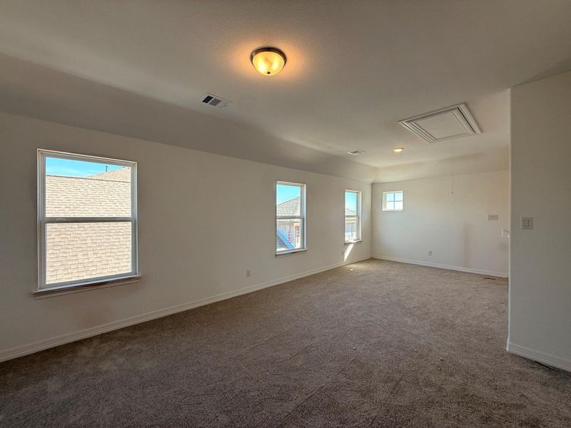 Spacious, unfurnished interior of a new home in Wildrye, Waller (Image 9).