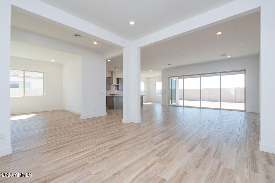 Tri Pointe Blossom Rock 490 - Flex Dinin