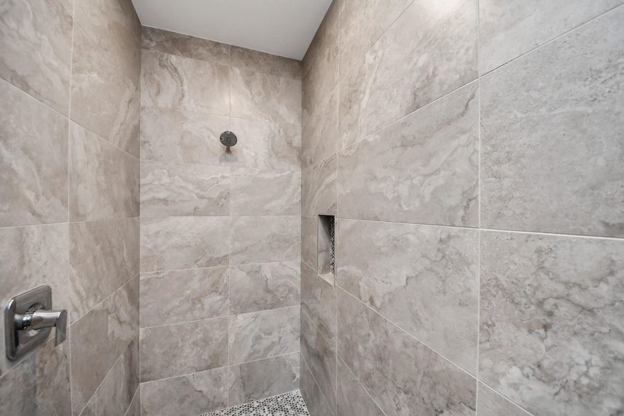 A revitalizing shower is all you will need to start your days! A revitalizing shower is all you will need to start your days!