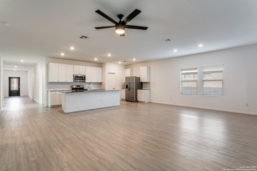 Spacious, unfurnished interior of a new home in Johnson Ranch: Westfield Collection, Bulverde (Image 16). Spacious, unfurnished interior of a new home in Johnson Ranch: Westfield Collection, Bulverde (Image 16).