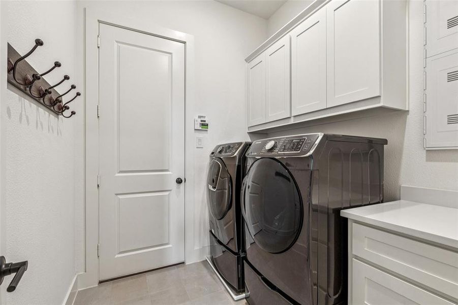 Furnished interior view inside a new home in Cambridge Estates, Prosper (Image 26). Furnished interior view inside a new home in Cambridge Estates, Prosper (Image 26).