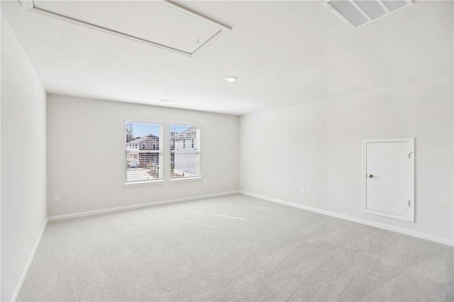 Spacious, unfurnished interior of a new home in Westmont Preserve, Powder Springs (Image 29).