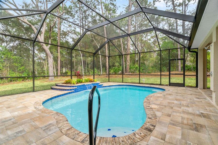 Exterior details and patio area of a home in , Beverly Hills (Image 38).