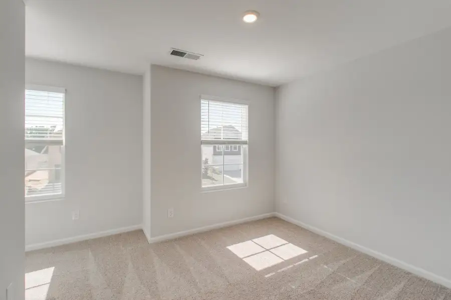 Spacious, unfurnished interior of a new home in Laurinton Farms, Hopkins (Image 31).