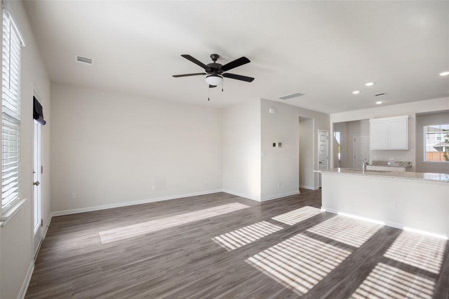 Spacious, unfurnished interior of a new home in Avery Centre, Round Rock (Image 26).