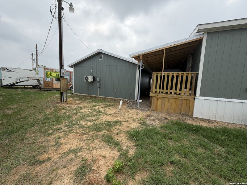 Exterior details and patio area of a home in , Seguin (Image 18).