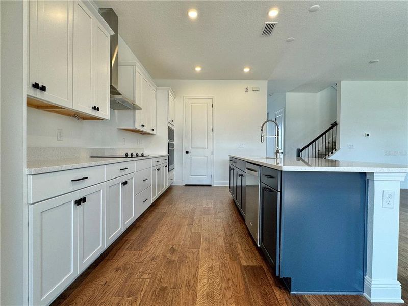Furnished interior view inside a new home in , Orlando (Image 6).