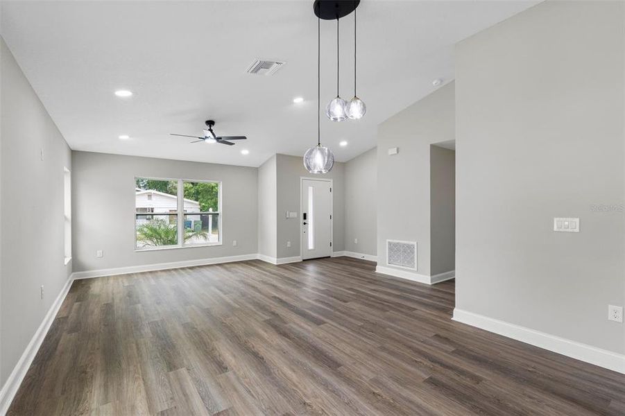 Spacious, unfurnished interior of a new home in , Tampa (Image 27).
