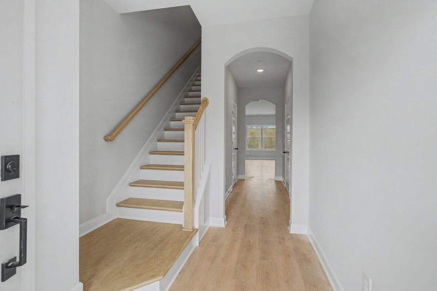 Spacious, unfurnished interior of a new home in Oxford Station, Gallatin (Image 26).