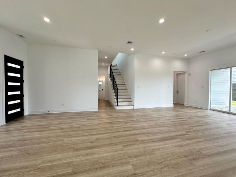 Spacious, unfurnished interior of a new home in , Missouri City (Image 36).