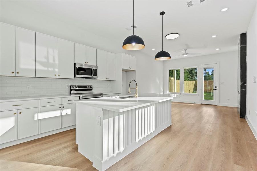 Furnished interior view inside a new home in , Dallas (Image 8).