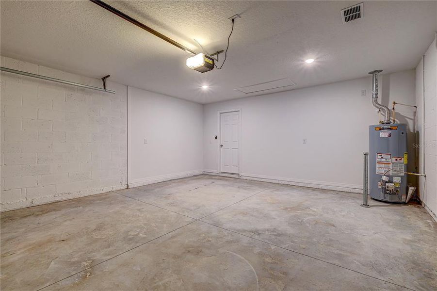 Spacious, unfurnished interior of a new home in Crosswind Point, Parrish (Image 27).