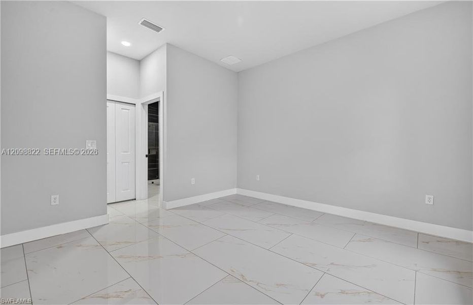 Spacious, unfurnished interior of a new home in , Lehigh Acres (Image 17).