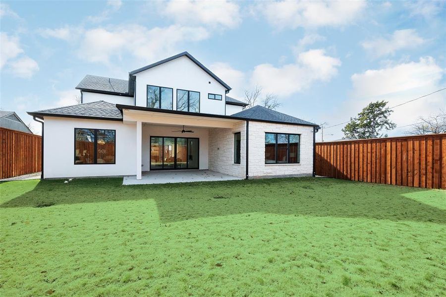 Exterior details and patio area of a home in , Dallas (Image 3).