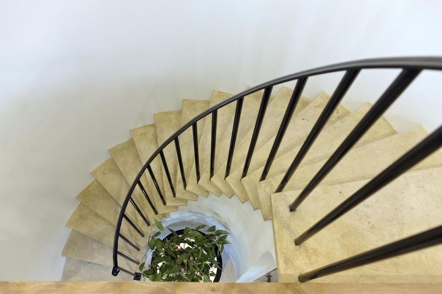 STAIRCASE STAIRCASE