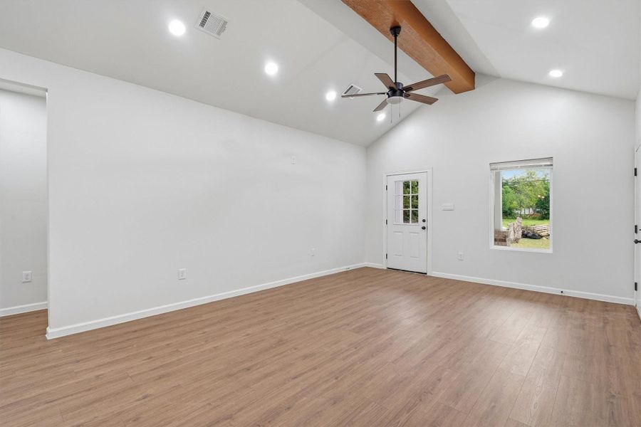 Living/dining combo space
