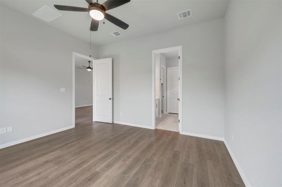 Spacious, unfurnished interior of a new home in Heritage, Dripping Springs (Image 15).