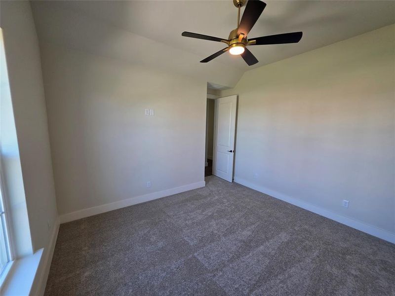 Spacious, unfurnished interior of a new home in Aledo Heights - Aledo ISD, Aledo (Image 17).